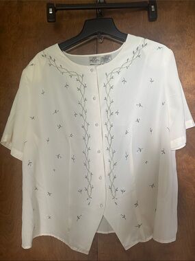 Lightweight Pale Yellow Pearl Button-Front Blouse with Sage Vine Embroidery